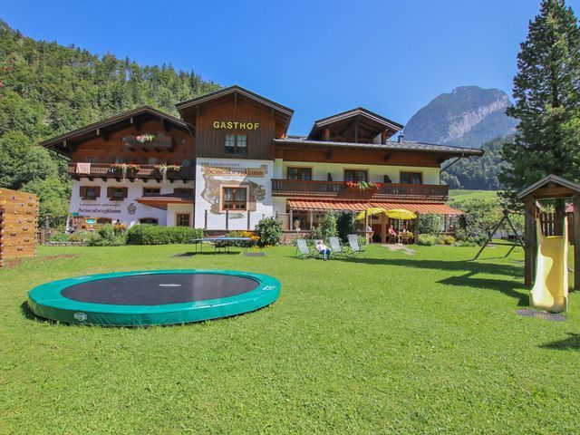 Hotel Seisenbergklamm in Weißbach bei Lofer im Sommer